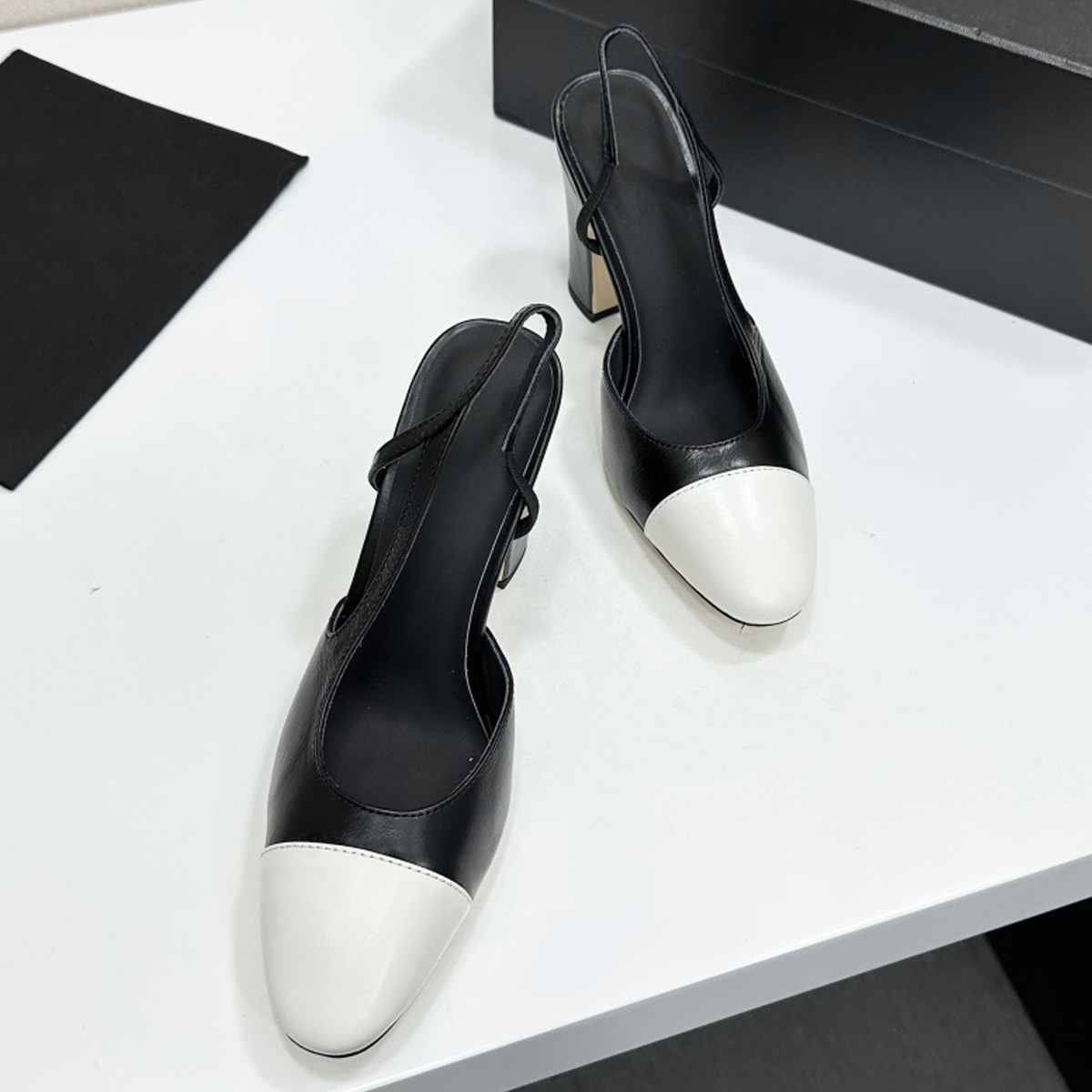 2026 Women's Two-Tone Slingbac - Casual Sandal Leather recensione e prezzo