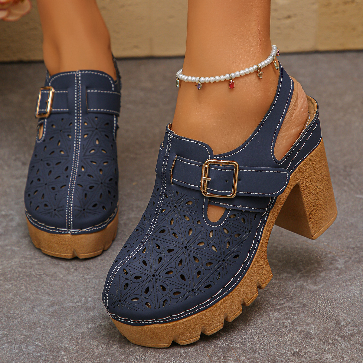 Large Size Women's Thick Heel  - Casual Sandal Leather recensione e prezzo